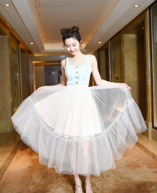 王子璇初露头角,迷人身材十分吸睛,不愧是王一博吻过的女人_裙子_女孩