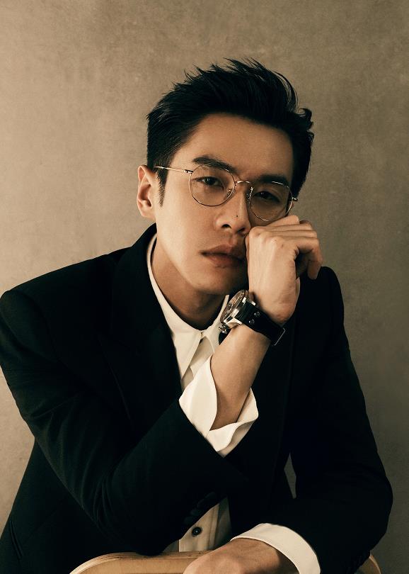 张若昀被偶遇,瘦到青筋凸起让粉丝直言心疼,网友:太瘦也不好_黑色