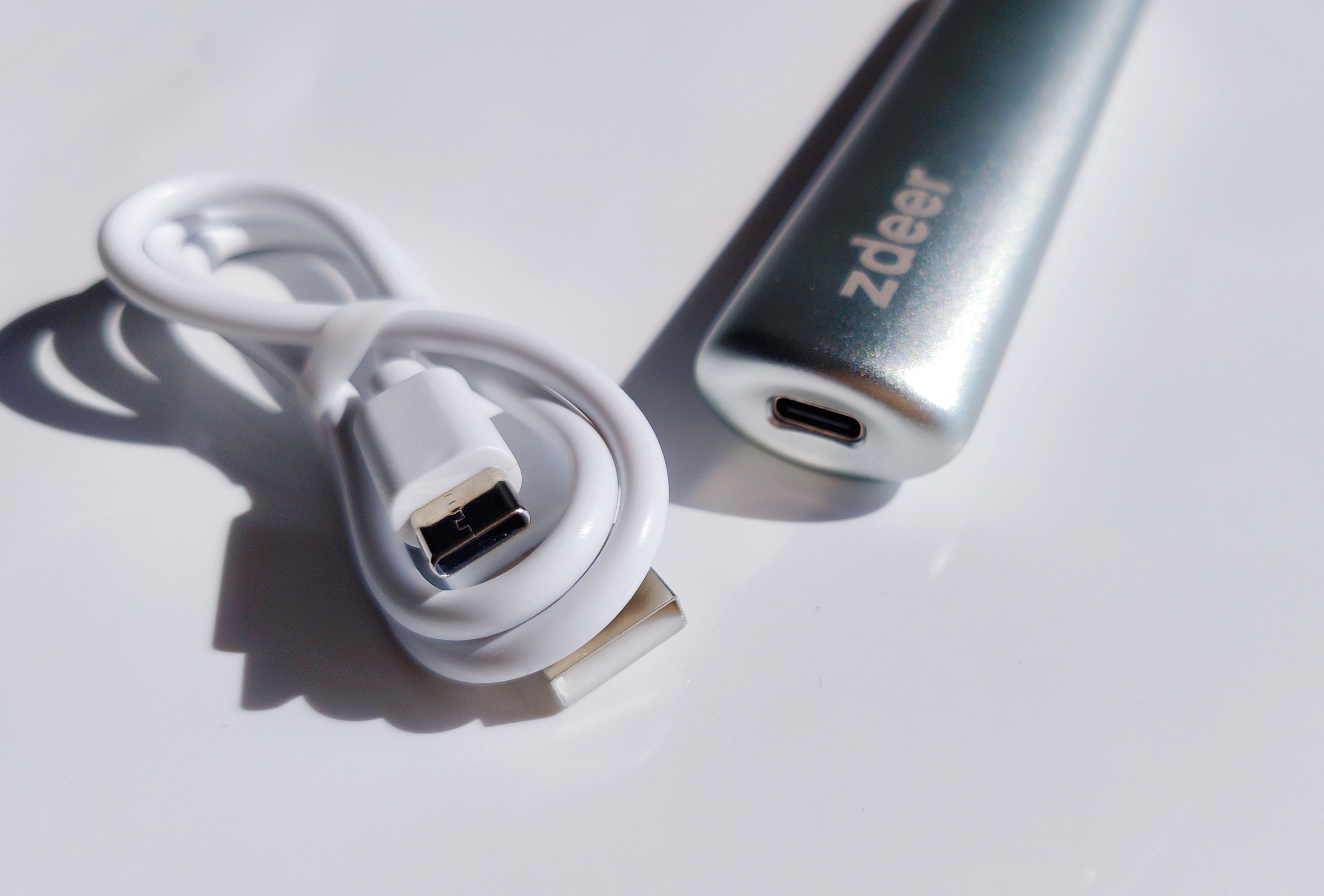 无惧口臭,时刻清新,左点智能口腔喷雾