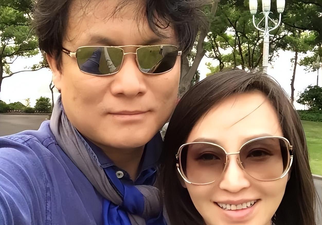 演员岳丽娜:19岁与导演裸婚连生3胎,如今丈夫用7部剧将她捧红_郭靖宇