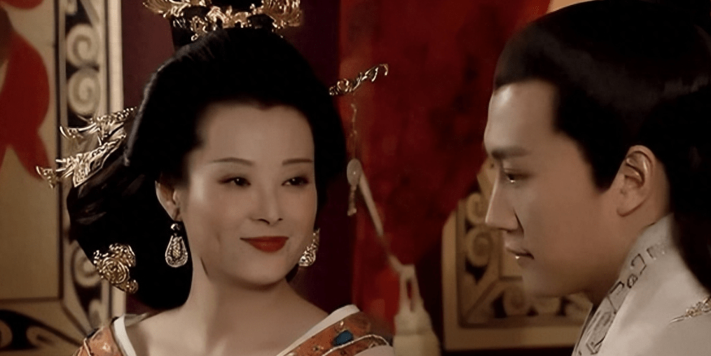 丈夫嫁出王昭君,儿子宠幸赵飞燕,王政军是怎样的传奇女子_王莽_傅昭仪