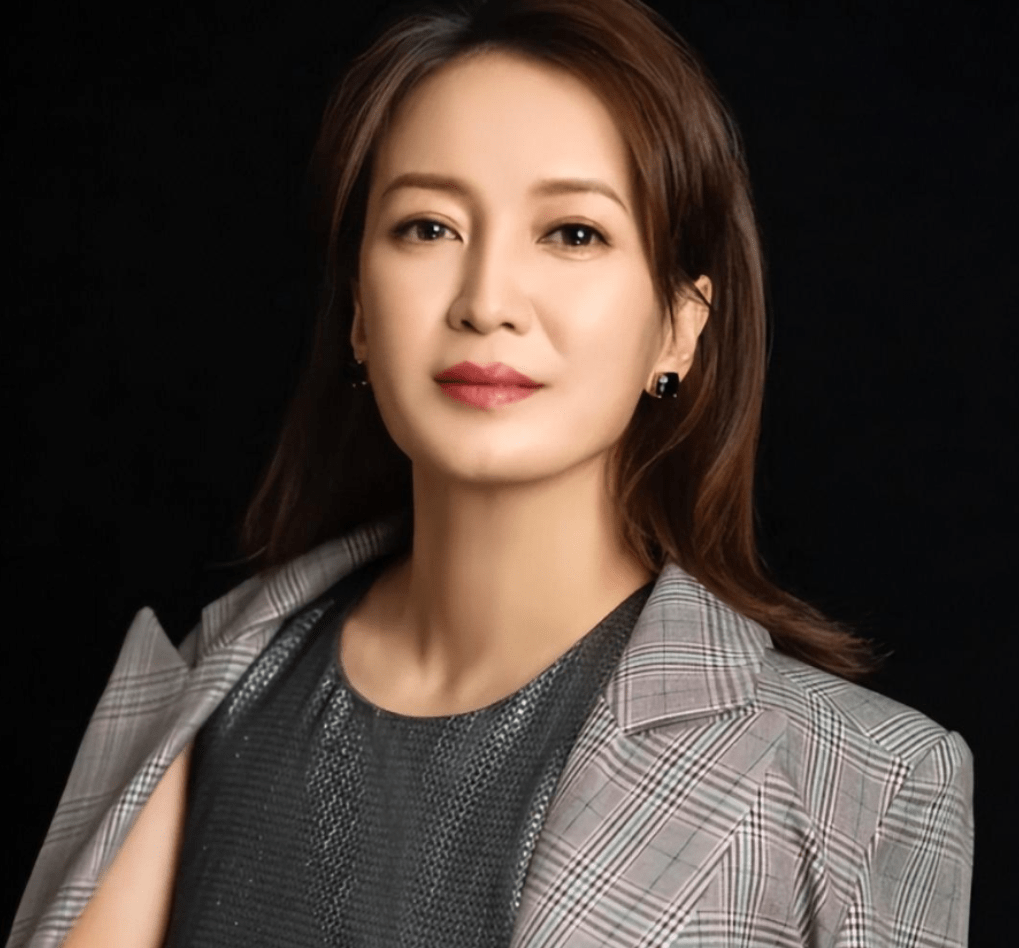 演员胡小庭:嫁平凡丈夫,父母相继离世,如今45岁丈夫被宠成宝_角色