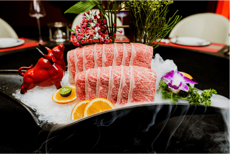 "-- 澳头和牛全鹅宴主打鹅肉的花式广式吃法,比如荔枝柴烧鹅,莞式烧鹅