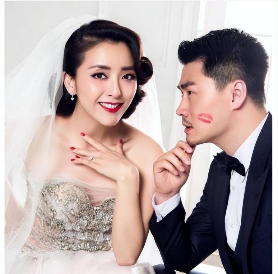 黄小蕾和张国立之间的关系更像是父子关系,而不是上司和下属的关系.