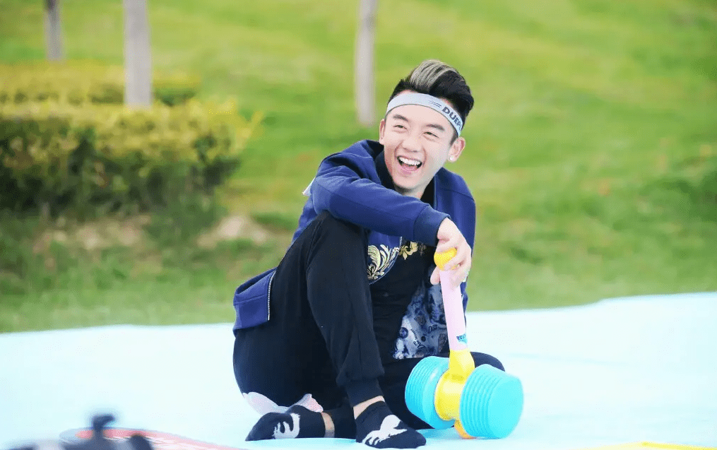 常驻综艺或被下架?_姚译添_因为_郑凯