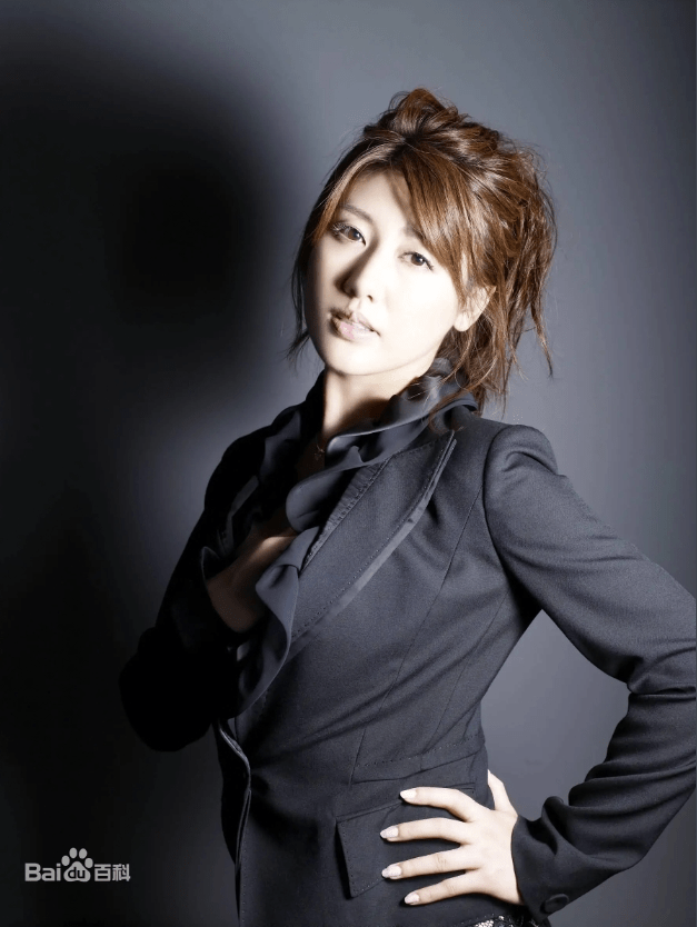 饱含东方成熟韵味的日本女星安惠美,倾注写真,雅俗共赏