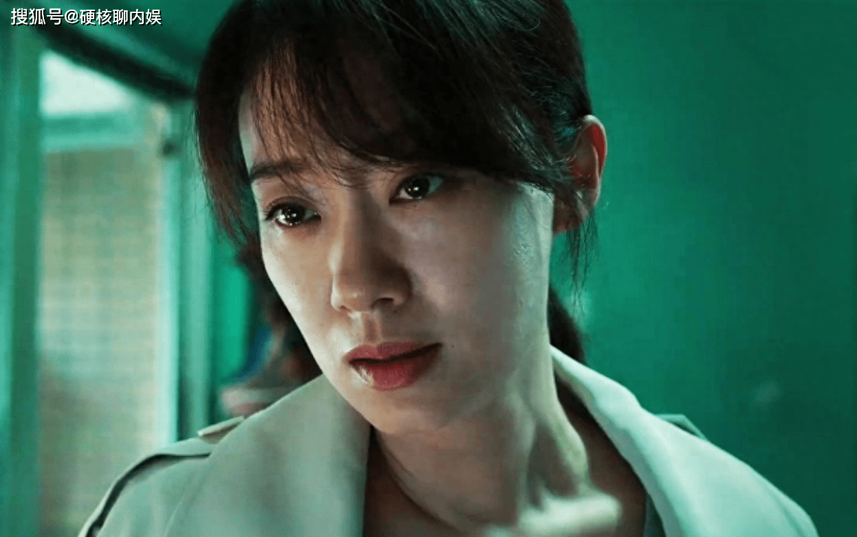 35岁张小斐这个镜头,给多少流量明星一记耳光_表演_电影_母亲