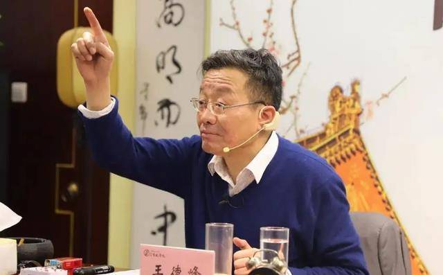 复旦教授王德峰:上课烟不离手,却一座难求,到底有何魅力_哲学_王教授