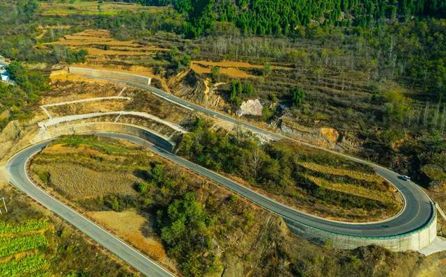 山西夏县 山区道路畅 乡村产业兴