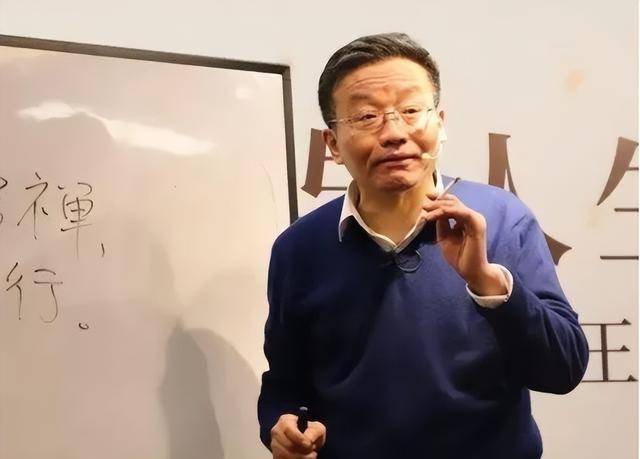 复旦教授王德峰:上课烟不离手,却一座难求,到底有何魅力_哲学_王教授