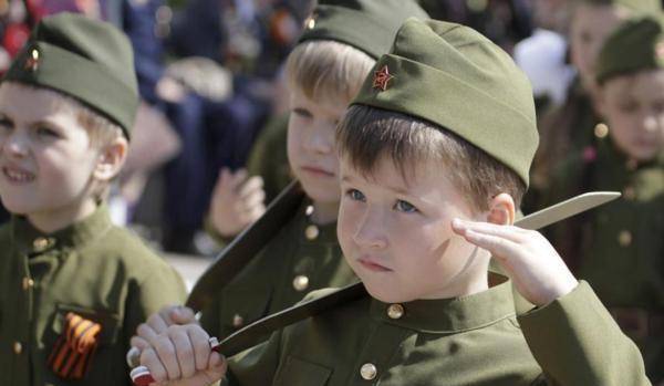被称为战斗民族还跟他们的一种特殊的学校有关——俄罗斯少年军校