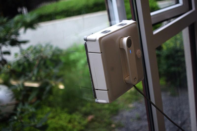 让擦窗更轻松 双向四喷头 赫特智能擦窗机器人W9