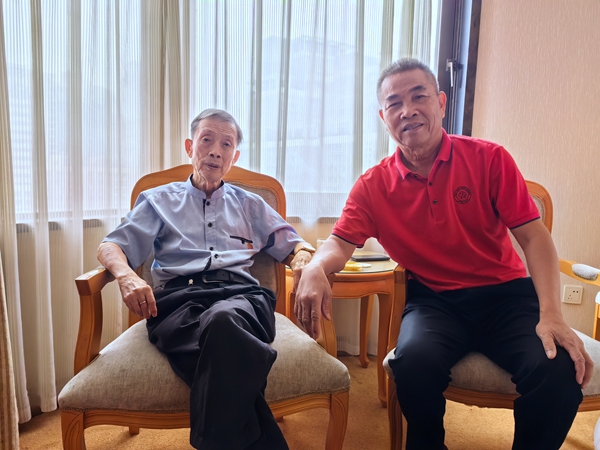 他拜师学习,勤于实践,早年得到了唐朝国师,紫光禄大夫杨筠松创立的八