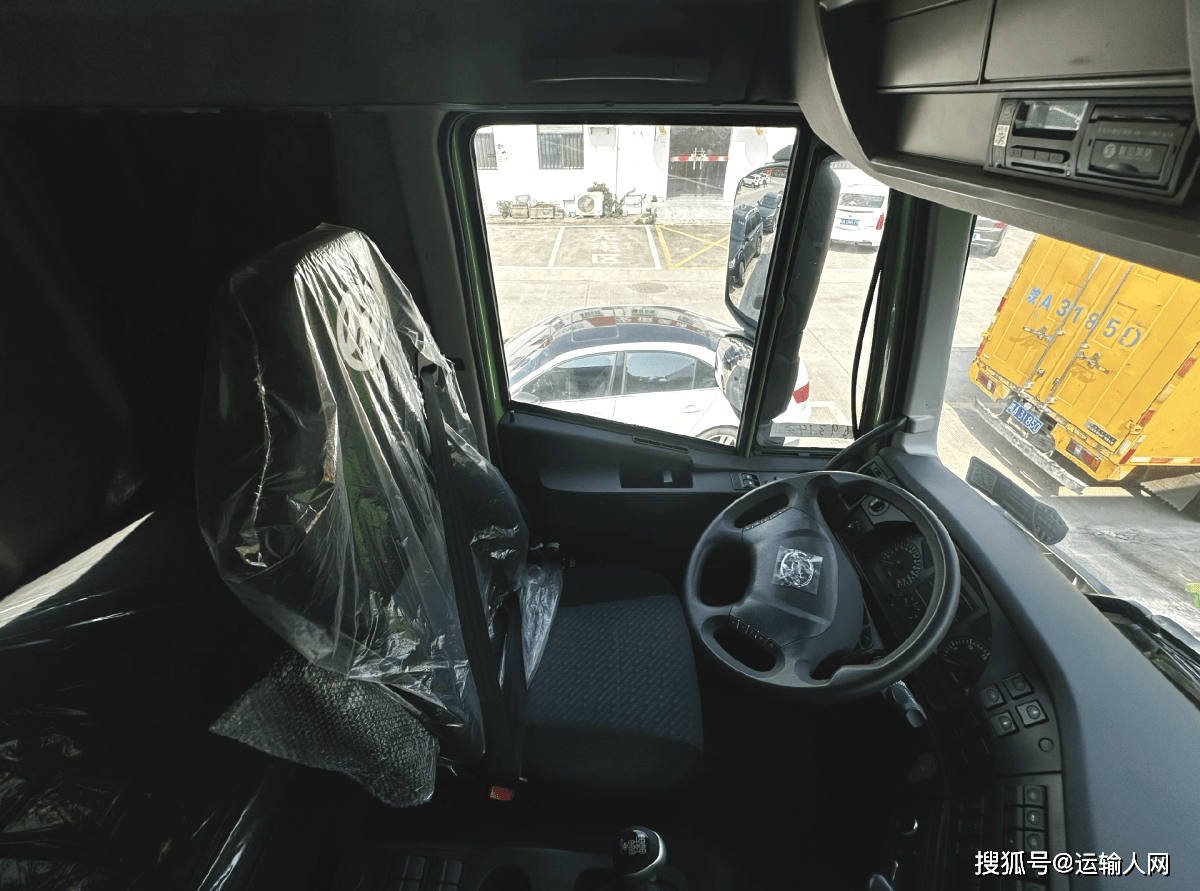 强劲动力匹配自动挡 气囊减震座椅 红岩杰狮c6 8x4自卸车引领工程车