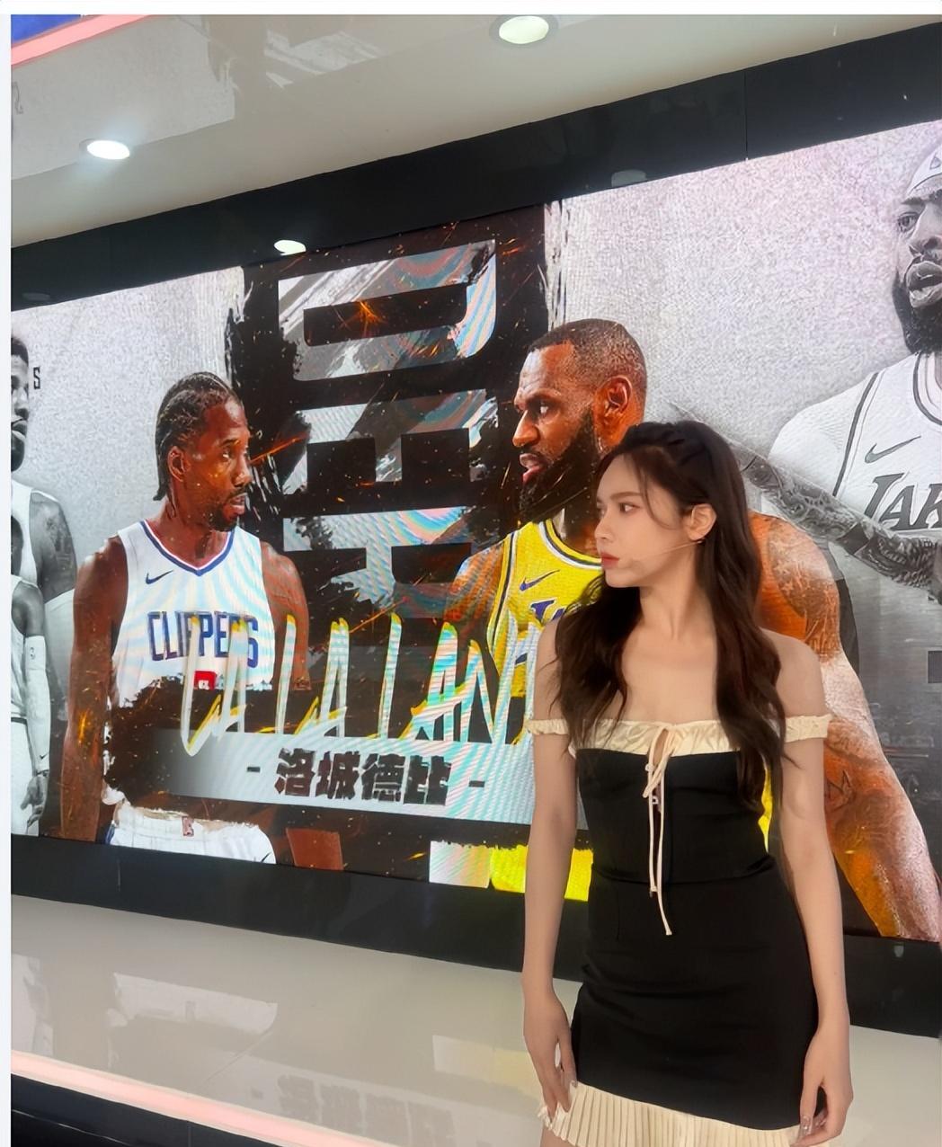 nba美娜掀球衣了高清图片