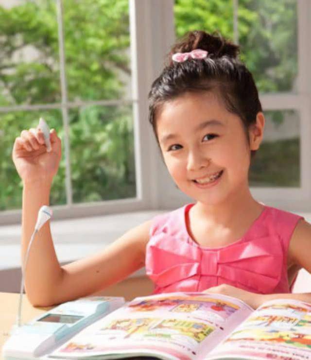 因为之前也拍摄过很多广告的高君雨被步步高点读机广告的导演选中了来