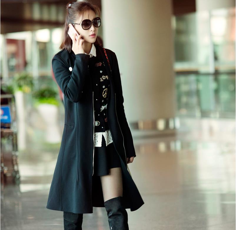 甘婷婷彻底打破了尘封的模子,穿着黑色紧身衣和黑色夹克,尽显儒家风范