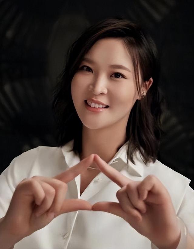 中国女排队长怀孕照引发社会关注:怀孕美丽,身体自信_惠若琪_照片