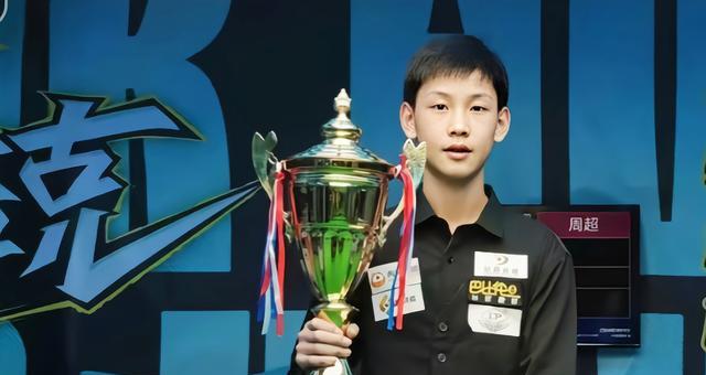 15岁小将王信伯,6-4淘汰沃拉斯顿,晋级64强,白雨露