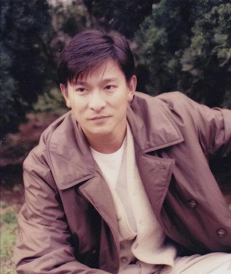 先后出演了《真命天子》,《天狼劫》,《最佳福星》等一系列影片,朝着