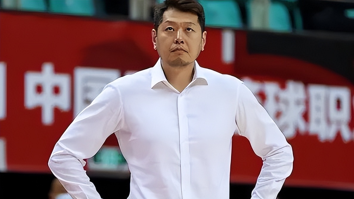 莫科成为cba23-24赛季第一个下课的主帅,张德贵再次上岗_四川队_成绩