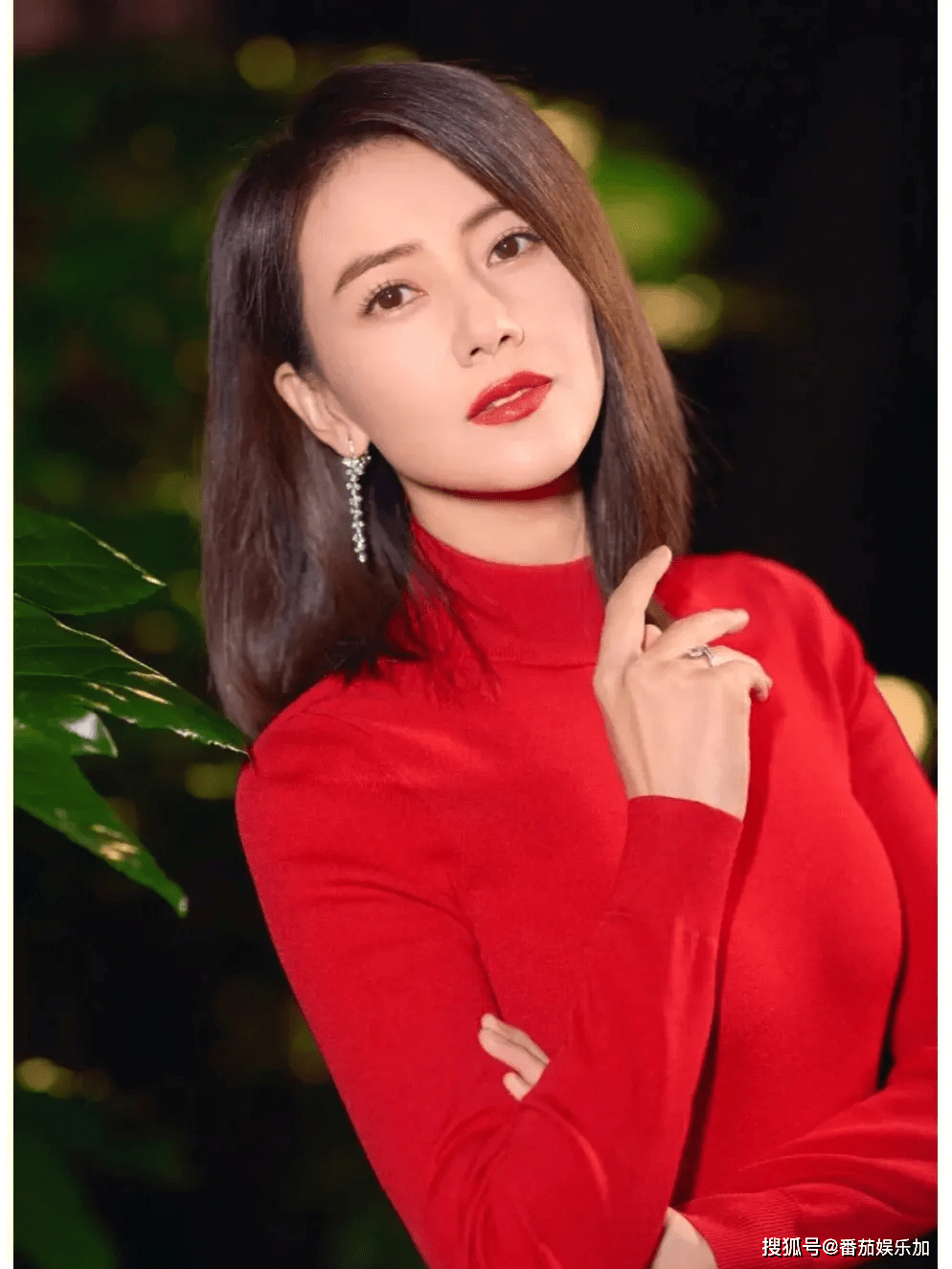 性感粉裙大红唇,高圆圆活动现场造型美翻了_演技_演艺_表演