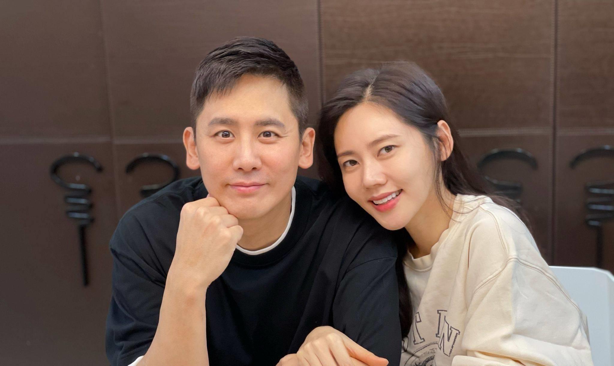 秋瓷炫一家三口被偶遇,女方素颜憔悴双下巴严重,于晓光没眼瞧她_生活
