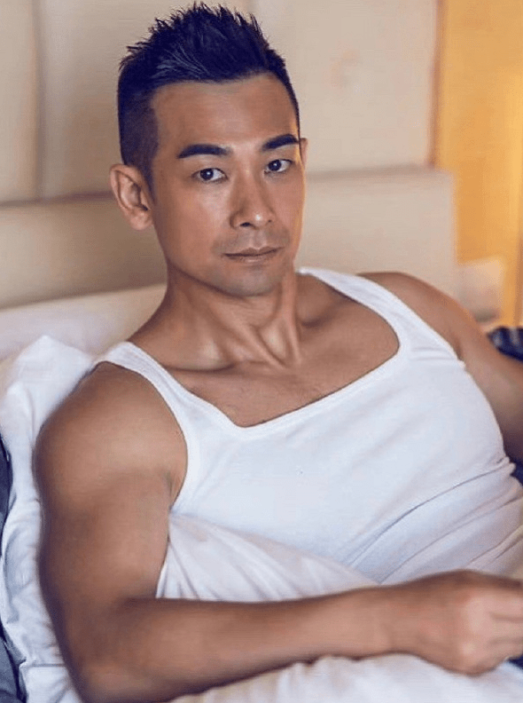 赵文卓给儿子剪头发,网友表示要被这对父子笑伤了,头型太拉风了_哥哥