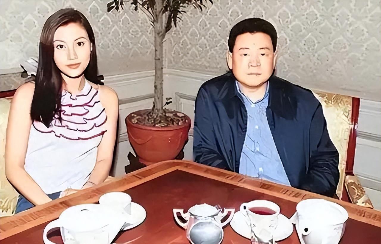 "富豪高手"李嘉欣:为嫁入豪门不择手段,她的富太之路太毁三观_刘銮雄