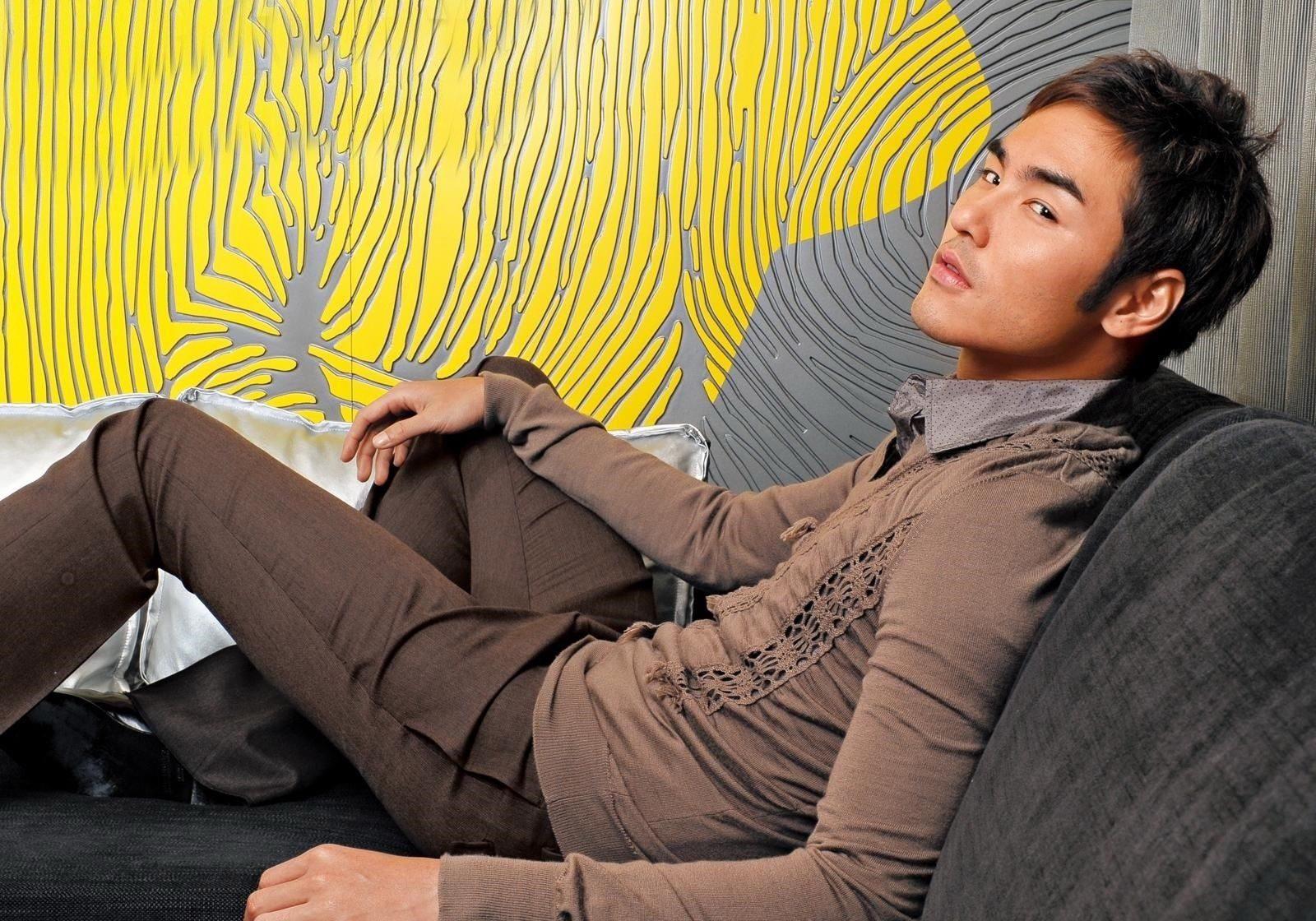 不同版本胡八一,阮经天版被吐槽,陈坤版最帅,潘粤明被指油腻_赵又廷