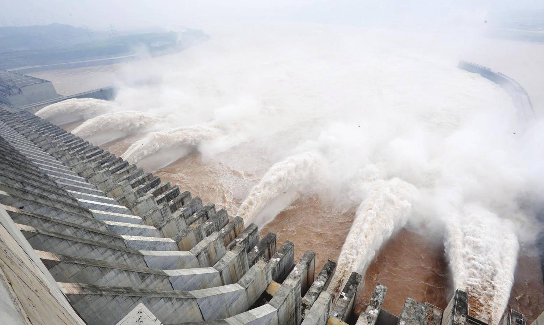 三峡大坝2020年首次泄洪平均水量一度高达3.