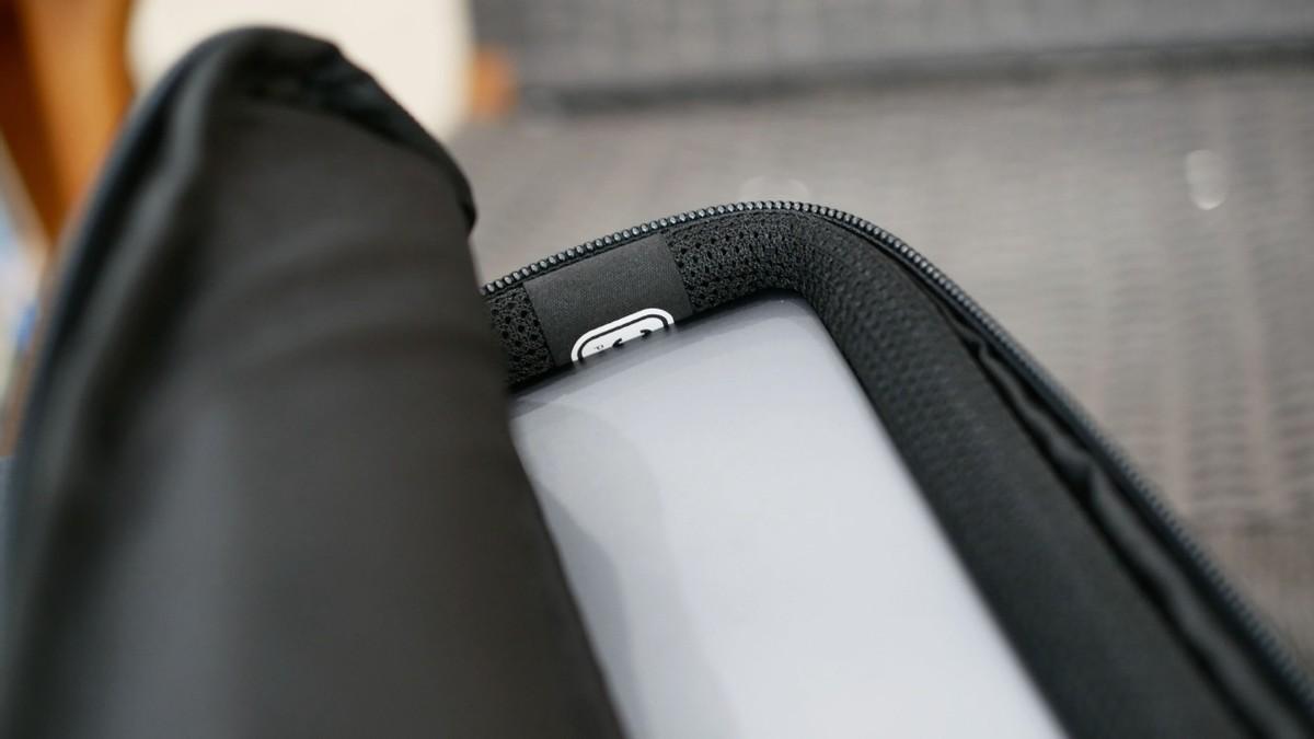 INCASECity手提电脑包:苹果官方合作,出行必备,全方位保护设备