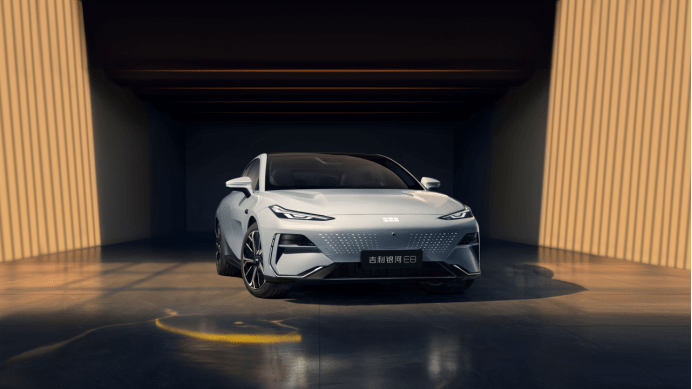 "吉利王"亮相,长超5米配45寸8k屏幕,浩瀚架构首款三厢轿车_搜狐汽车