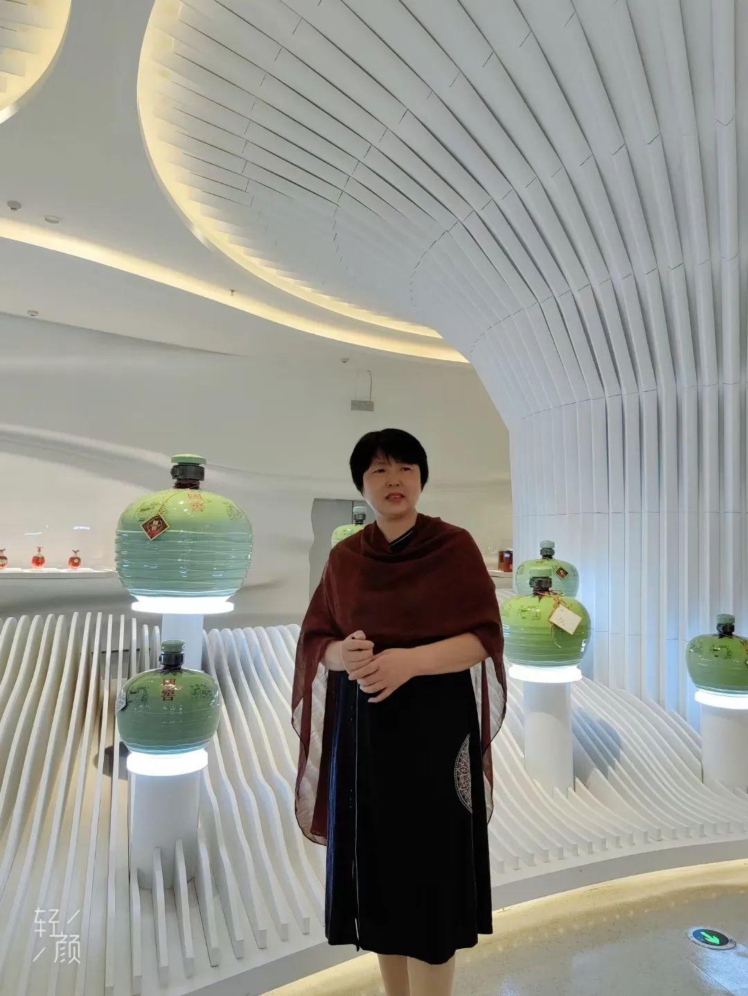 讲师简介:苏兰芳题画诗作雅赏诗与画相辅相成,愿题画诗为您的画作锦上