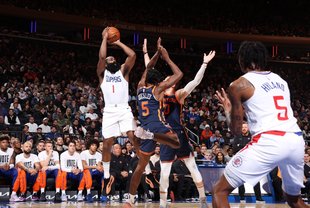 哈登首秀9中6砍下17分,出手不多,乔治11中2低迷_威少_尼克斯_命中