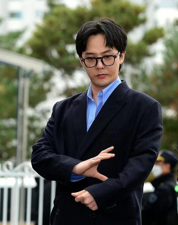 权志龙发文"事必归正",完成调查无怨言,镜头前颜值"太丑"?