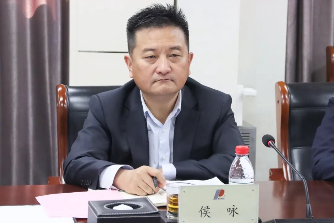 新疆乌鲁木齐市副市长侯咏一行莅临人民电器集团上海公司考察指导