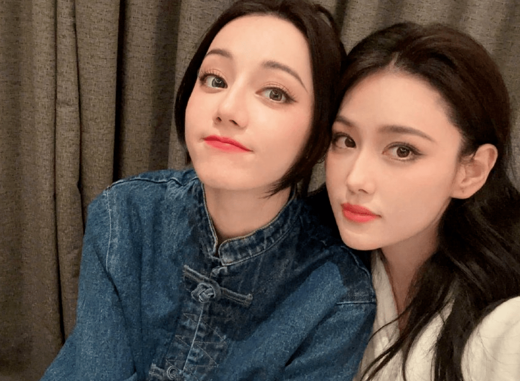 张馨予和迪丽热巴拍搞怪照片,原来她两这么熟?_状态_生活习惯_性格