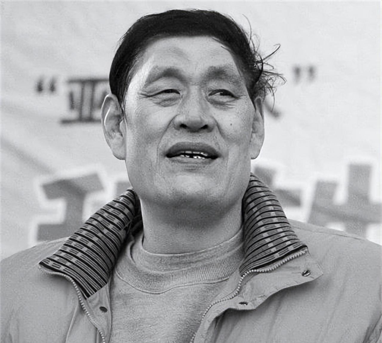 穆铁柱追悼会:身盖八一军旗,妻儿放声痛哭,姚明,郑海霞出席_篮球_时候