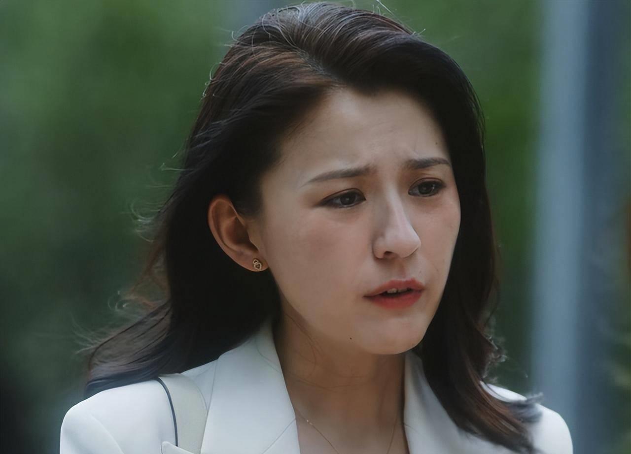 收视率破1,热依扎新剧开播引发热议,律政剧要有天花板了!