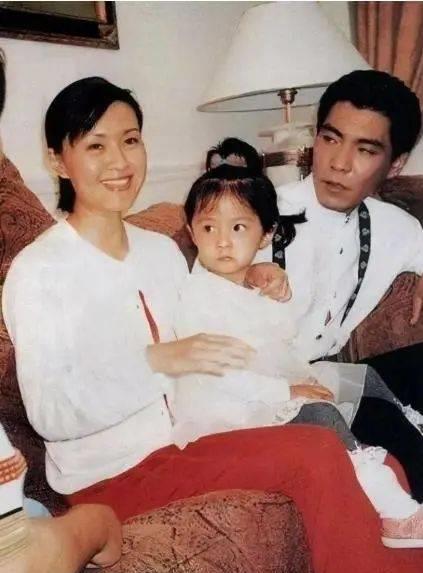 方舒:两婚两离,独自养大两个女儿,如今女儿成了她的骄傲_陈国_屠洪刚