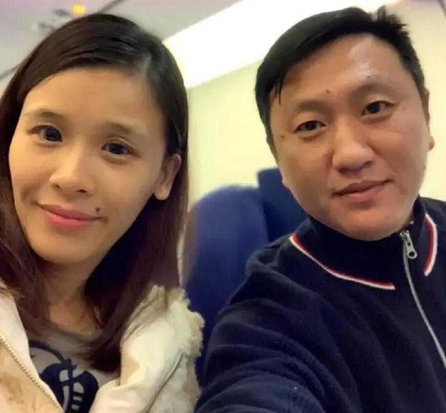 瘫痪26年桑兰,42岁再上手术台,富豪丈夫恩爱有加,儿子已10岁