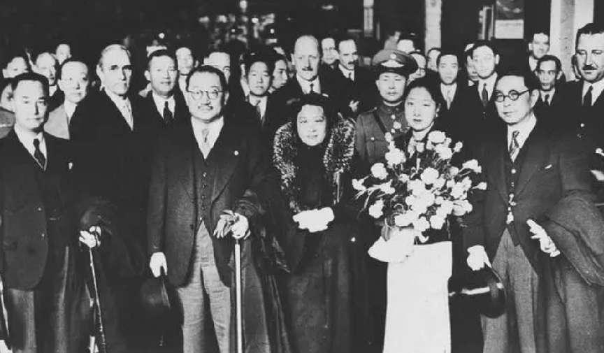 1967年,孔祥熙在美国去世,终年88岁,1973年,85岁的宋霭龄也在美国去世