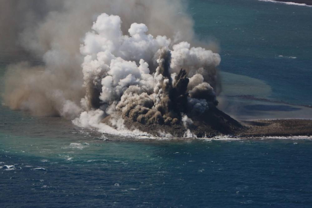 日本海底火山图片