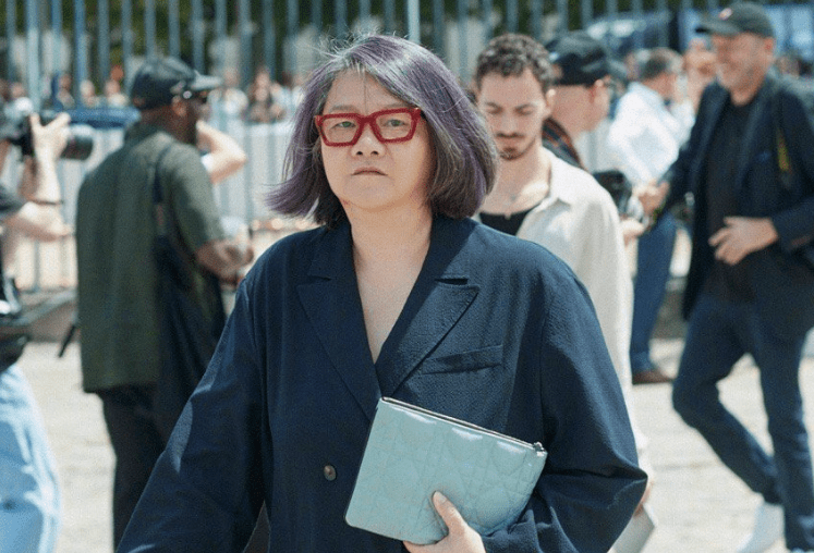 洪晃狂热吹捧法国药引争议!