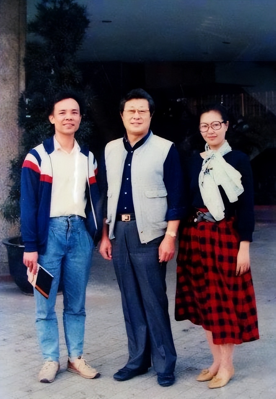 原创王心刚照顾患病妻子62年孩子们已是亿万富翁他却想做普通老头