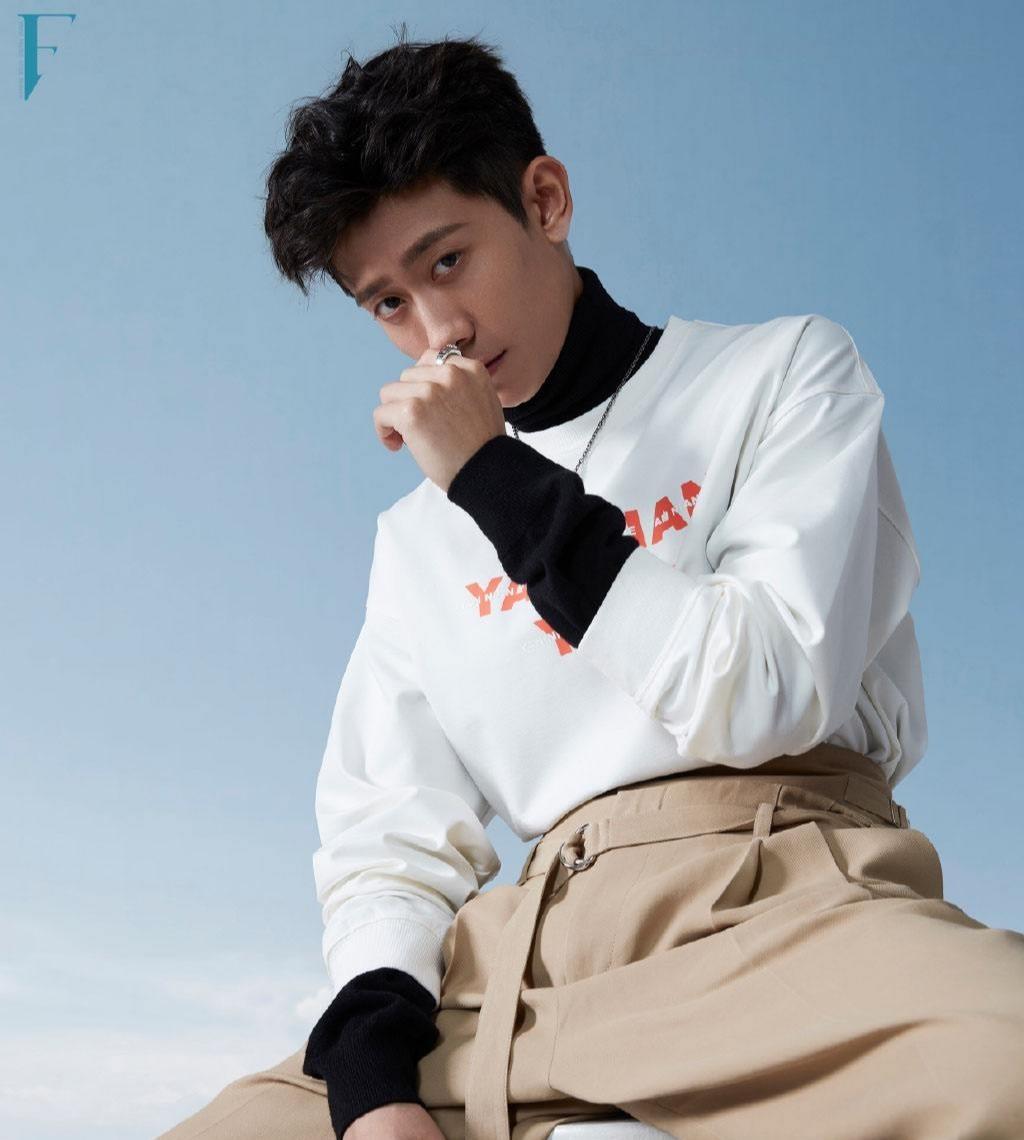 有一种"整容"叫张一山分手,前任宋妍霏一如往常,他却像变个人_张嘎_带