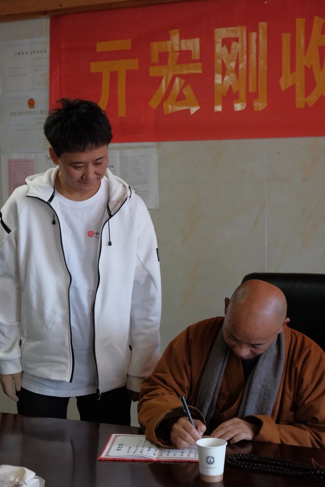 亓宏刚收徒曹钰晨拜师仪式在武汉莲华寺举行_湖北_书法_圆悟