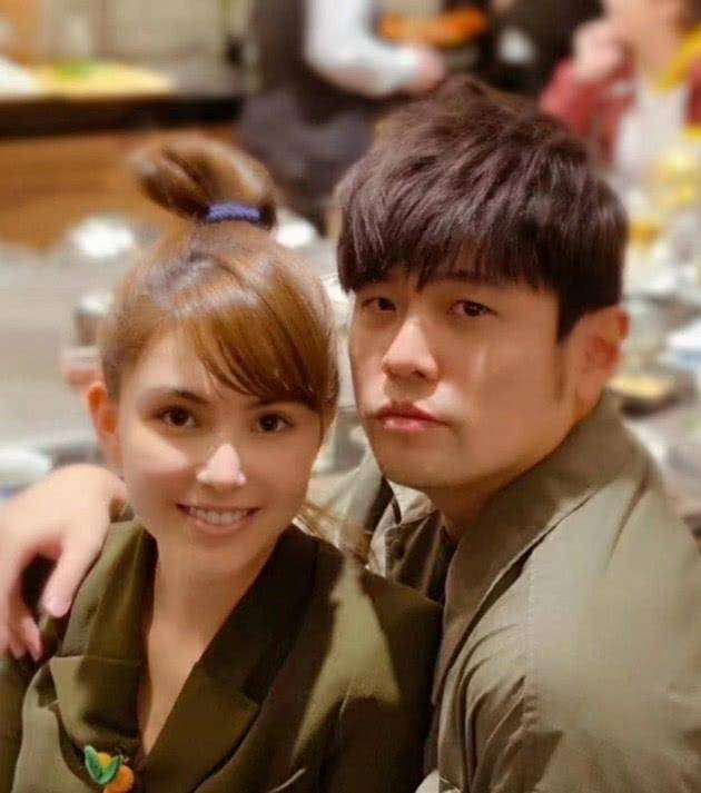 原创            周杰伦晒妇女节晒全家福，看到文案中对昆凌的称呼后，才知道什么叫宠妻狂魔