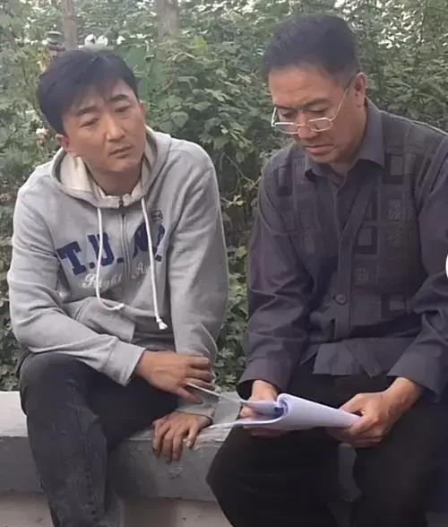 他是知名演员,40岁二胎得女,41岁突然离世将悲痛留给妻子与儿女_刘伯